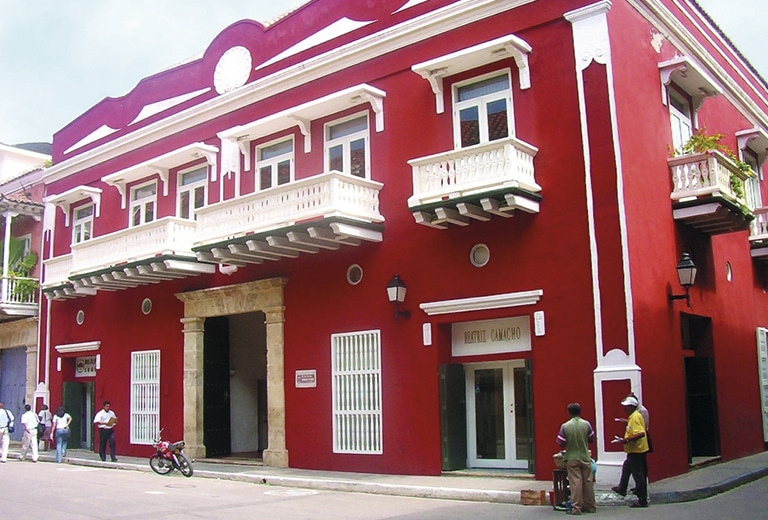 La expansión internacional se había iniciado<br />
en Colombia en 1984. En la imagen, edificio MAPFRE<br />
en Cartagena de Indias